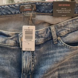 Torrid boyfriend capris size 22